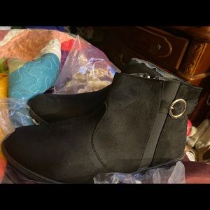 Cute Black Ankle Boots 11W